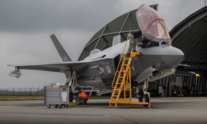F-35 stealth fighter jet highlighting software control and digital sovereignty concerns